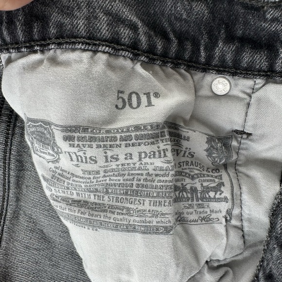 Levi's 501 High Rise Denim Jean Shorts Women Sz 30 Black Gray Distressed Cutoff - Picture 8 of 10